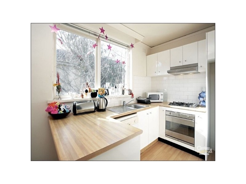 8/15 BURNETT STREET, St Kilda VIC 3182