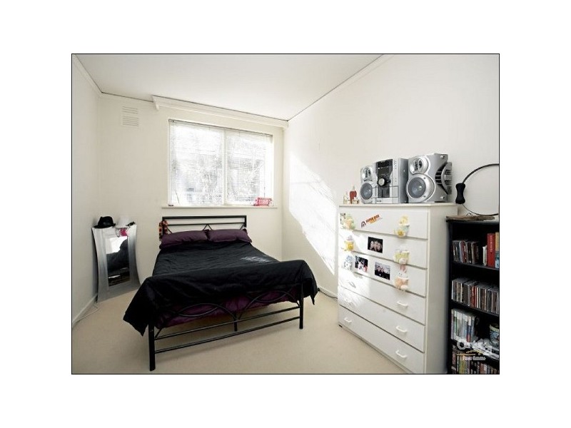 8/15 BURNETT STREET, St Kilda VIC 3182