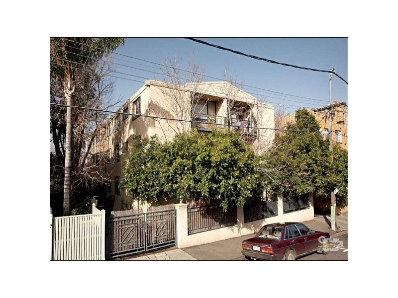 8/15 BURNETT STREET, St Kilda VIC 3182