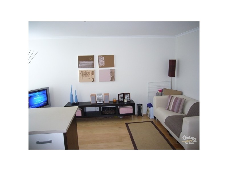 8/34 MATHOURA ROAD, Toorak VIC 3142