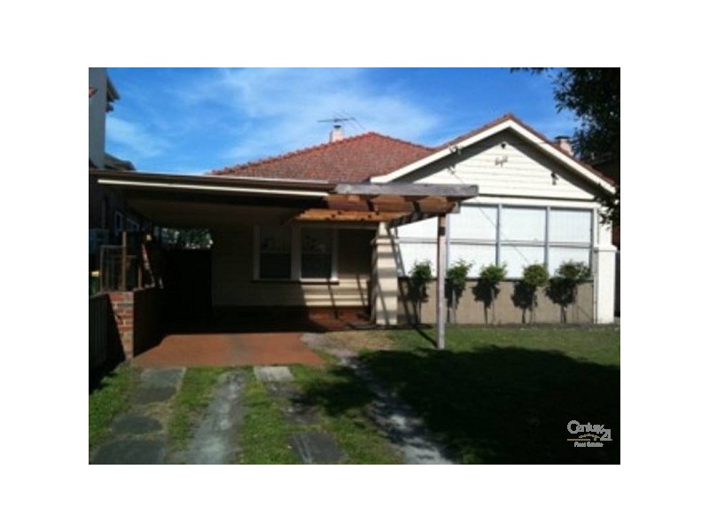 8 CLARKE AVENUE, Caulfield South VIC 3162