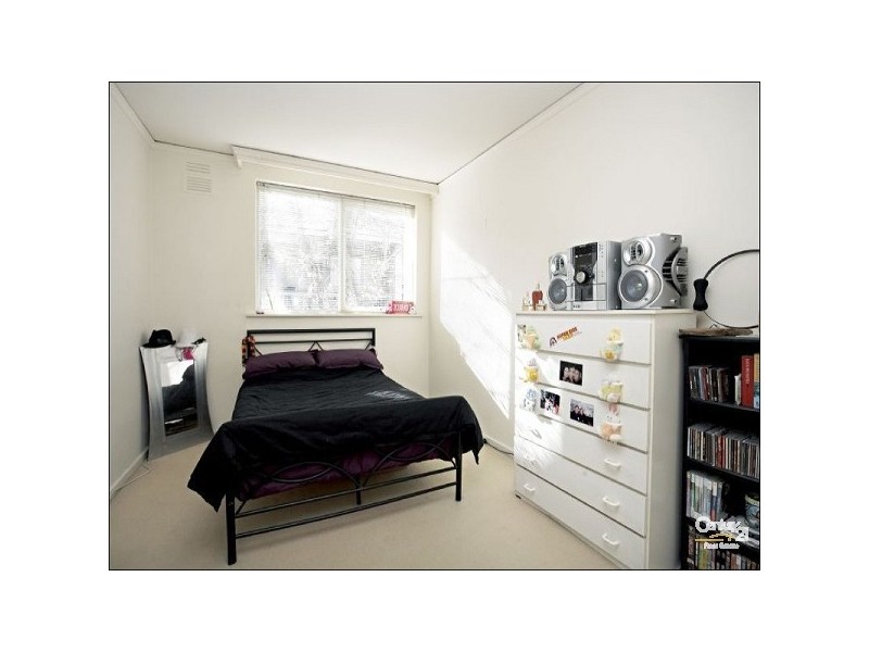 8/15 BURNETT STREET, St Kilda VIC 3182