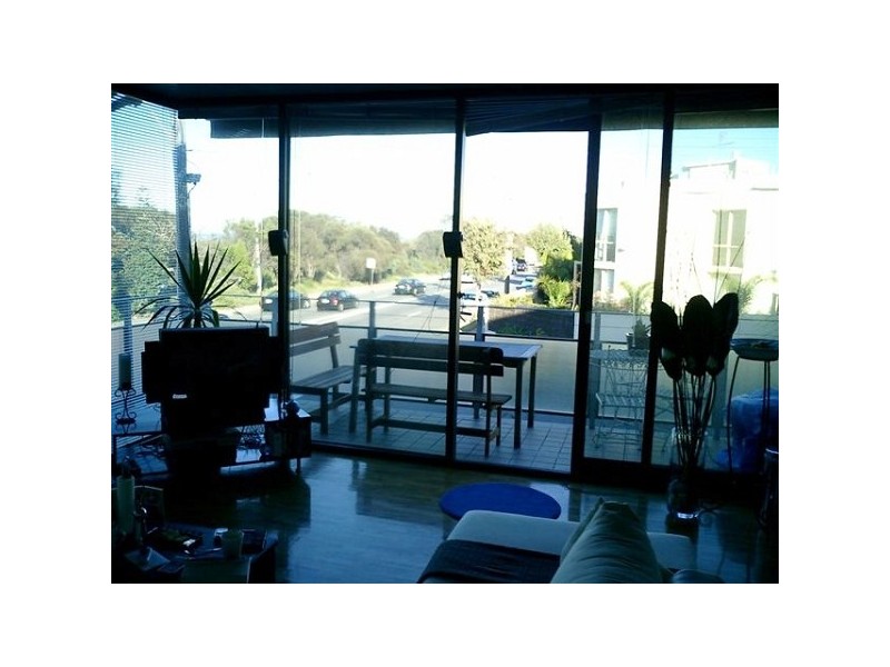 12/63 ORMOND ESPLANADE, Elwood VIC 3184