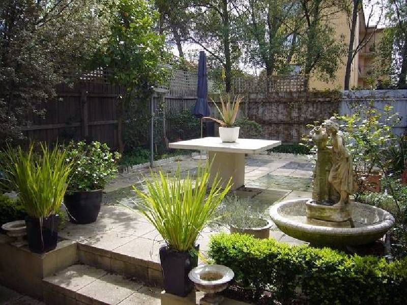 25 JOHNSON STREET, St Kilda East VIC 3183