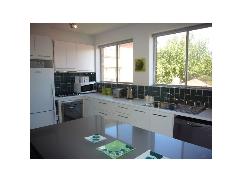 9/32 ORMOND ROAD, Elwood VIC 3184