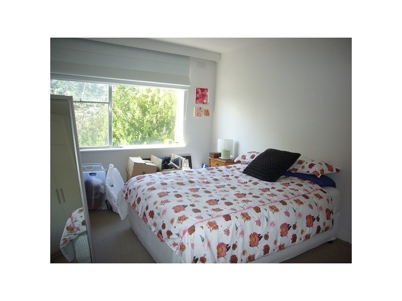 9/32 ORMOND ROAD, Elwood VIC 3184