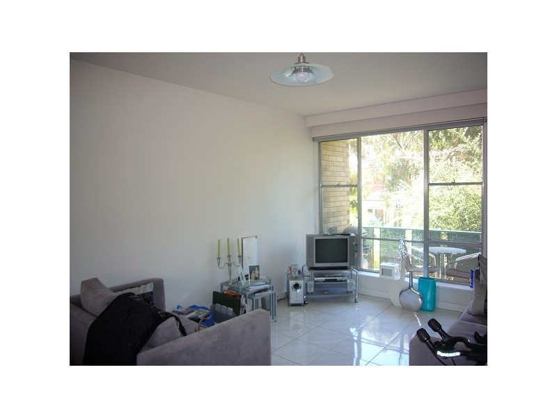 9/32 ORMOND ROAD, Elwood VIC 3184