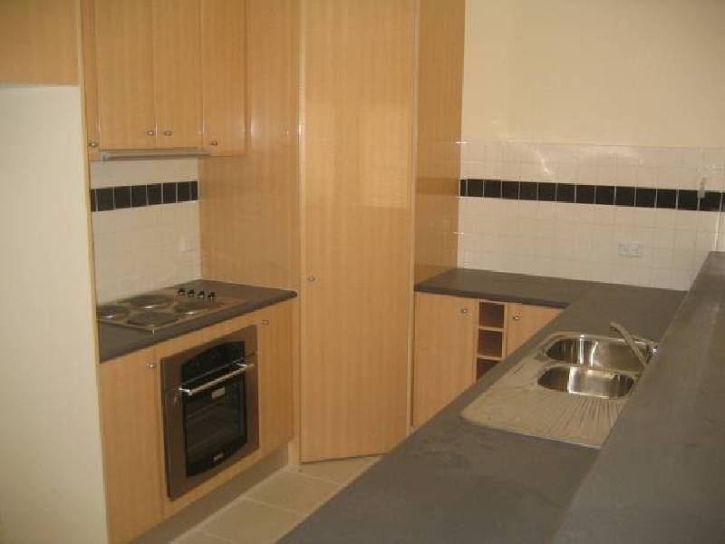 13/6-8 LORRAINE COURT, Hillside VIC 3037