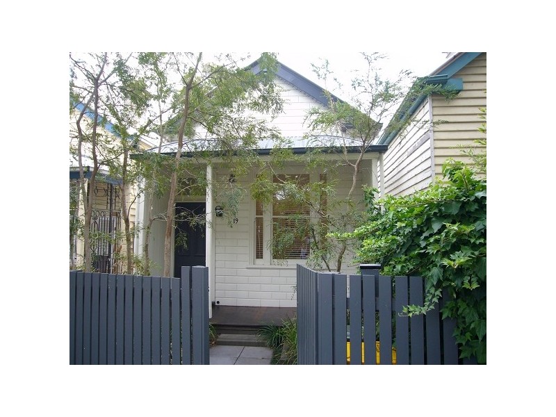19 BATH STREET, St Kilda VIC 3182