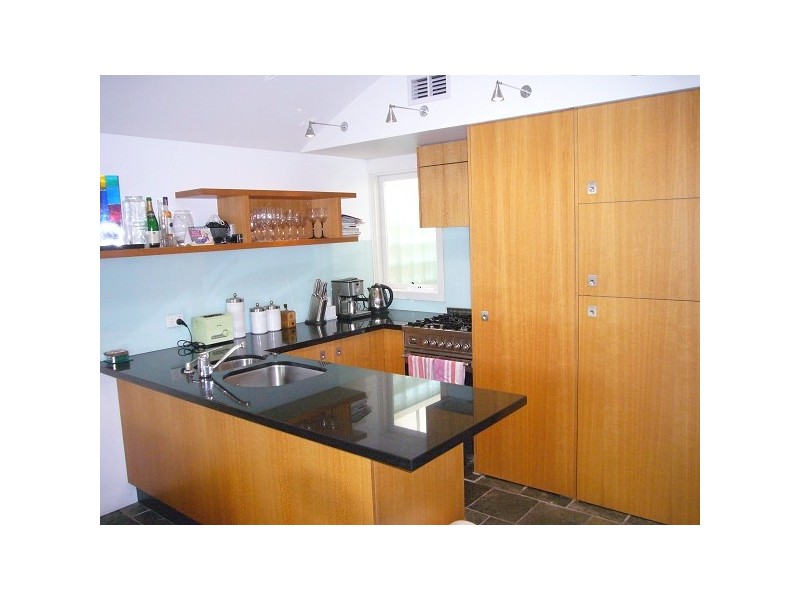 19 BATH STREET, St Kilda VIC 3182