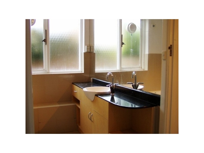 2/3 WANDO GROVE, St Kilda East VIC 3183