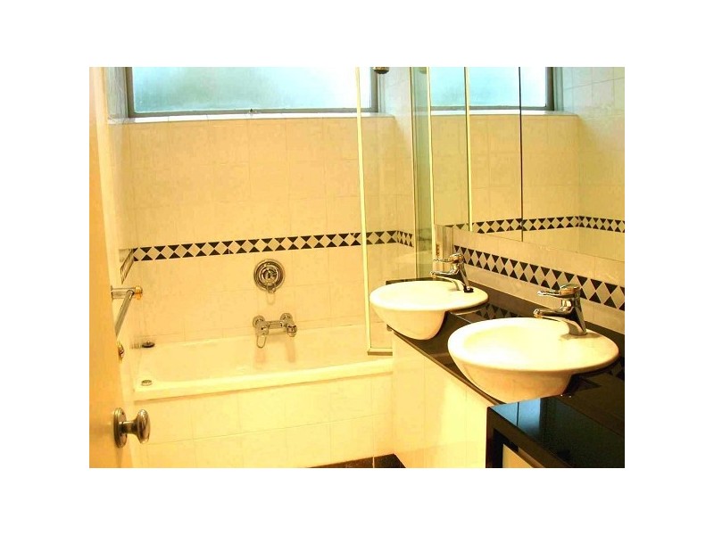 9/27 TINTERN AVENUE, Toorak VIC 3142