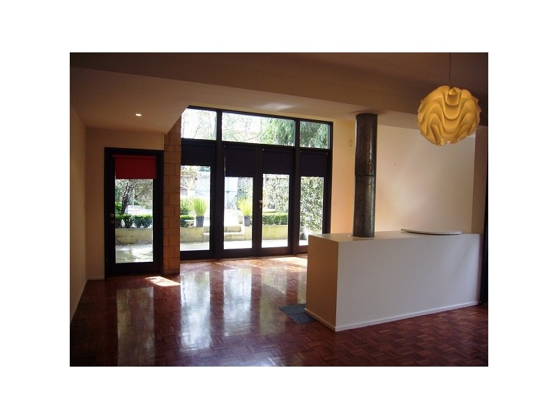 25 JOHNSON STREET, St Kilda East VIC 3183