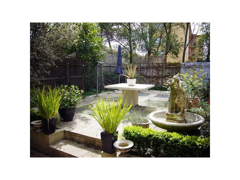 25 JOHNSON STREET, St Kilda East VIC 3183