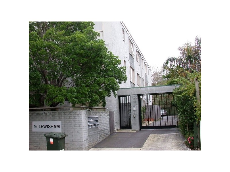 10/16 LEWISHAM ROAD, Prahran VIC 3181
