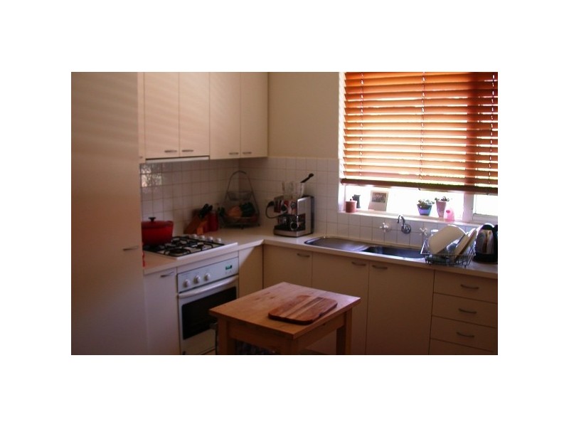 15/3 WIMBLEDON AVENUE, Elwood VIC 3184