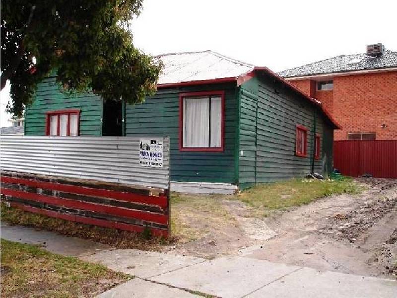 4 Oak Grove, Springvale VIC 3171