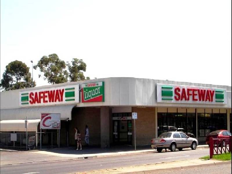 4 Oak Grove, Springvale VIC 3171