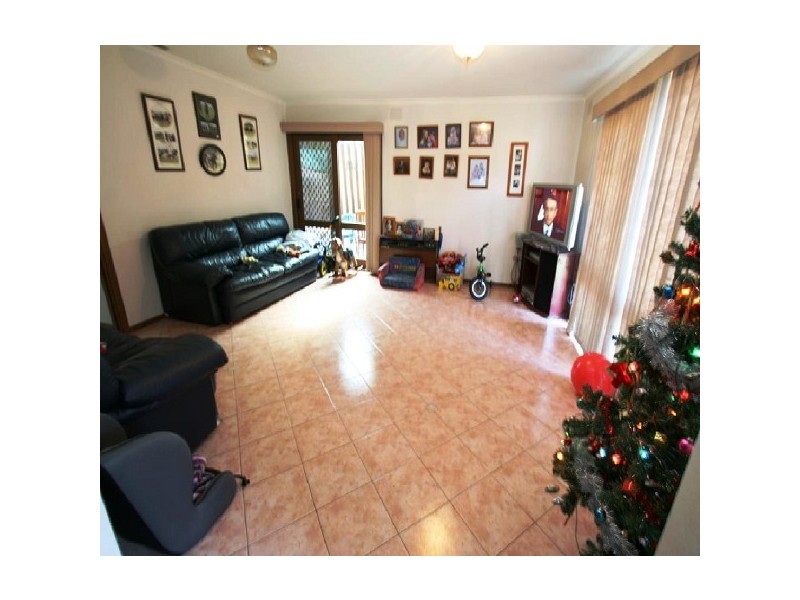 8 Dryandra Crescent, Keysborough VIC 3173