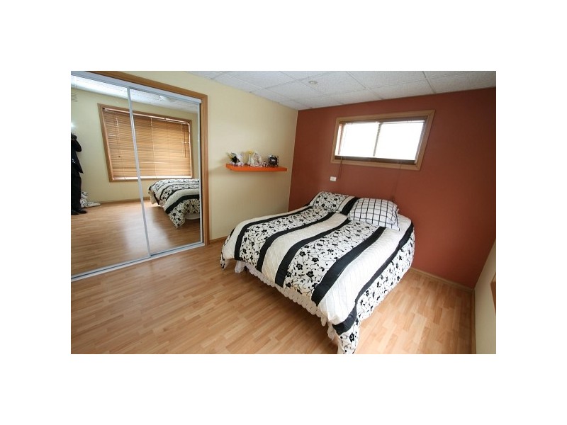 6 Garland Court, Noble Park North VIC 3174