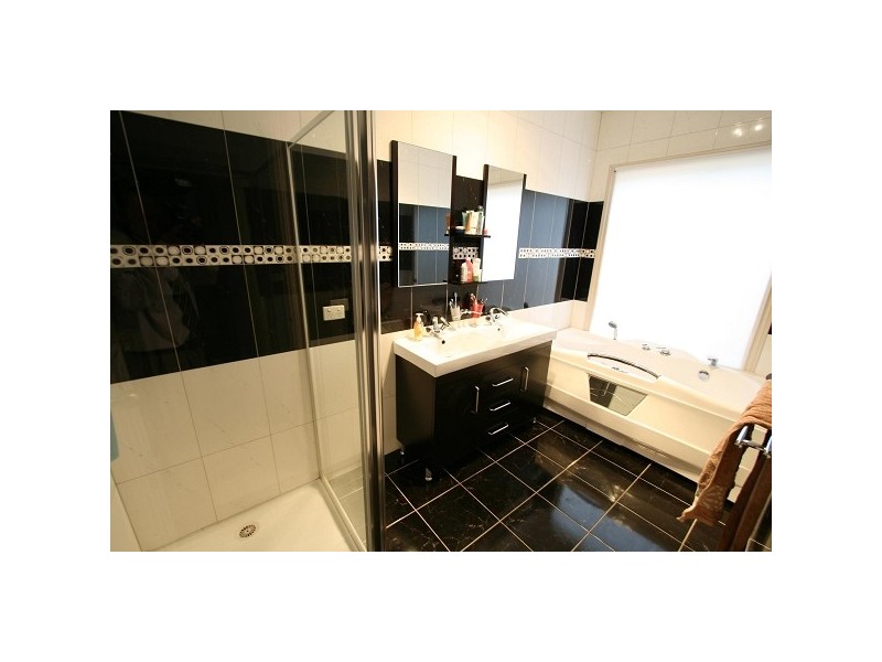 6 Speranza Place, Lynbrook VIC 3975