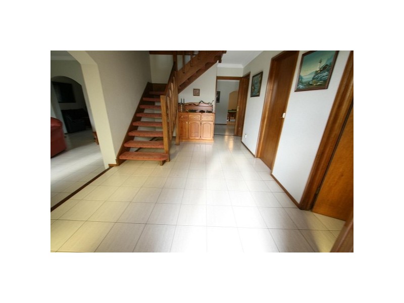 8 Hodgkinson Court, Springvale VIC 3171