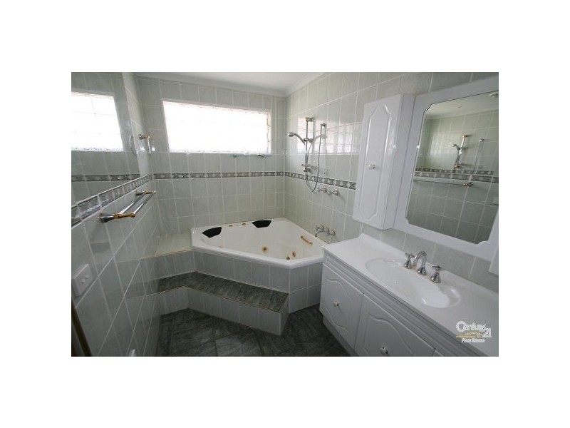 8 Campbell Gove, Dingley Village VIC 3172