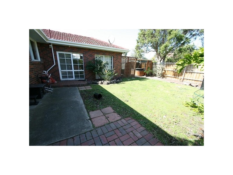 8 Campbell Gove, Dingley Village VIC 3172