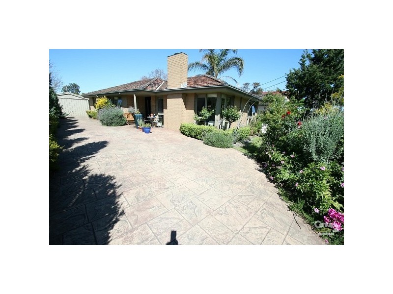 10 Lord Avenue, Dingley Village VIC 3172