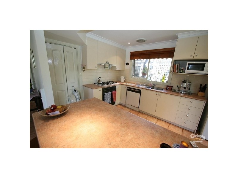 10 Lord Avenue, Dingley Village VIC 3172