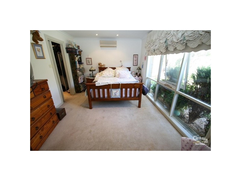 10 Lord Avenue, Dingley Village VIC 3172