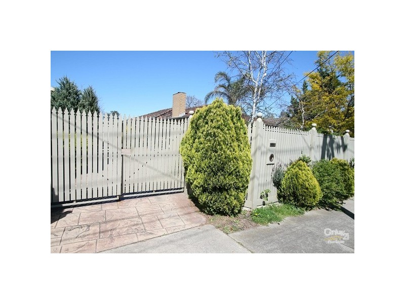 10 Lord Avenue, Dingley Village VIC 3172