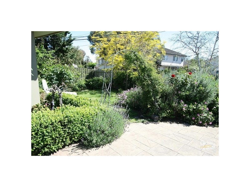 10 Lord Avenue, Dingley Village VIC 3172