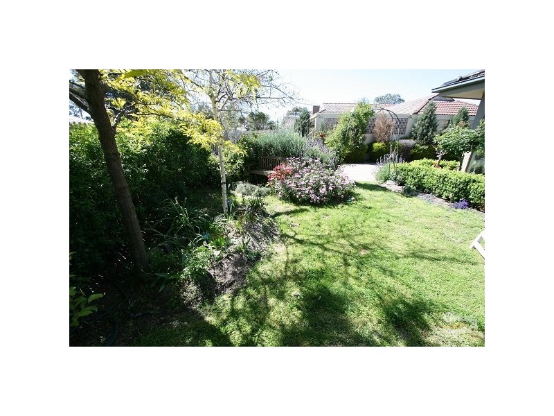 10 Lord Avenue, Dingley Village VIC 3172