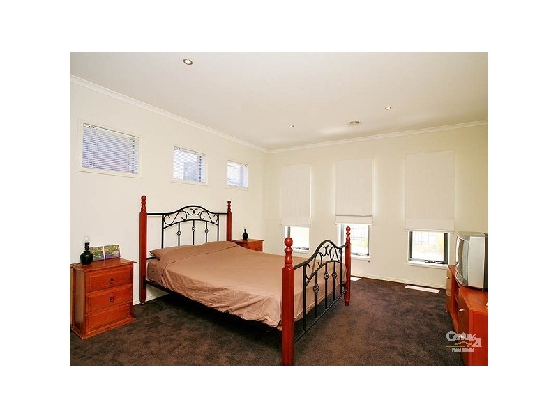 9 Gianluca Avenue, Keysborough VIC 3173