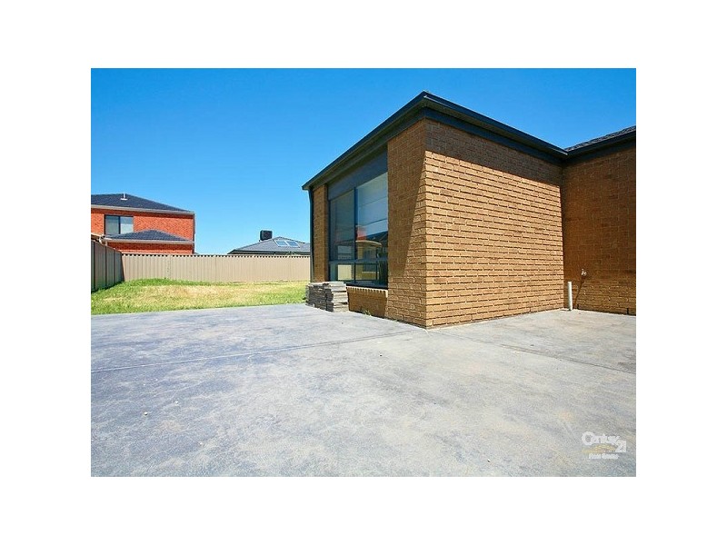 9 Gianluca Avenue, Keysborough VIC 3173