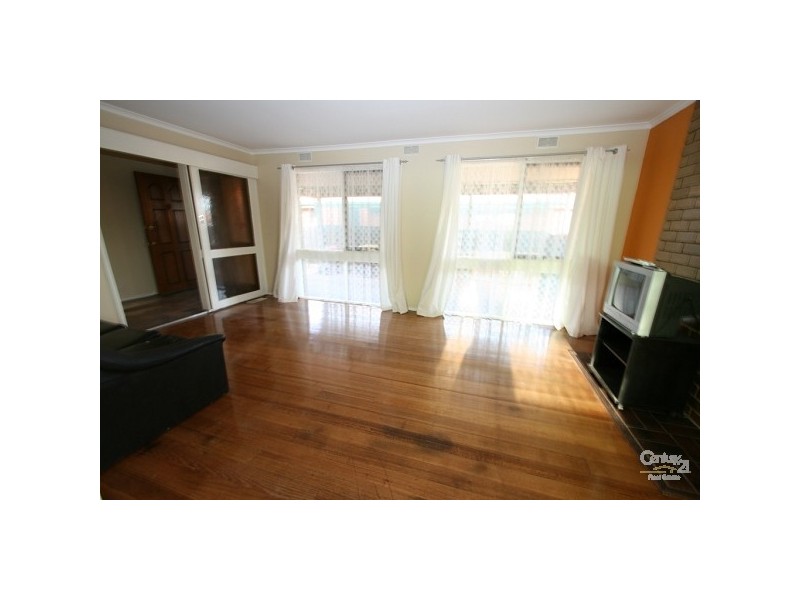 19 Lachlan Road, Melton South VIC 3338