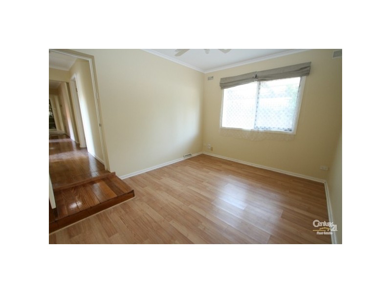 19 Lachlan Road, Melton South VIC 3338