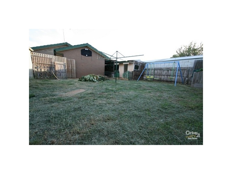 19 Lachlan Road, Melton South VIC 3338