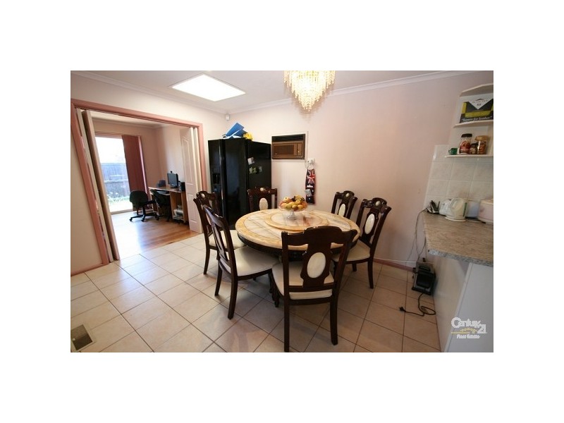 19 Shalimar Crescent, Dandenong North VIC 3175