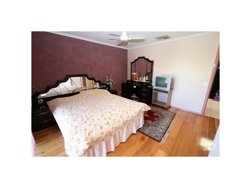 19 Shalimar Crescent, Dandenong North VIC 3175