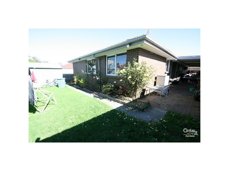 19 Shalimar Crescent, Dandenong North VIC 3175