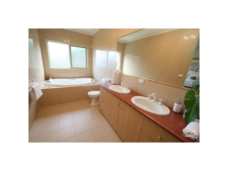 2 Coonil Street, Oakleigh South VIC 3167