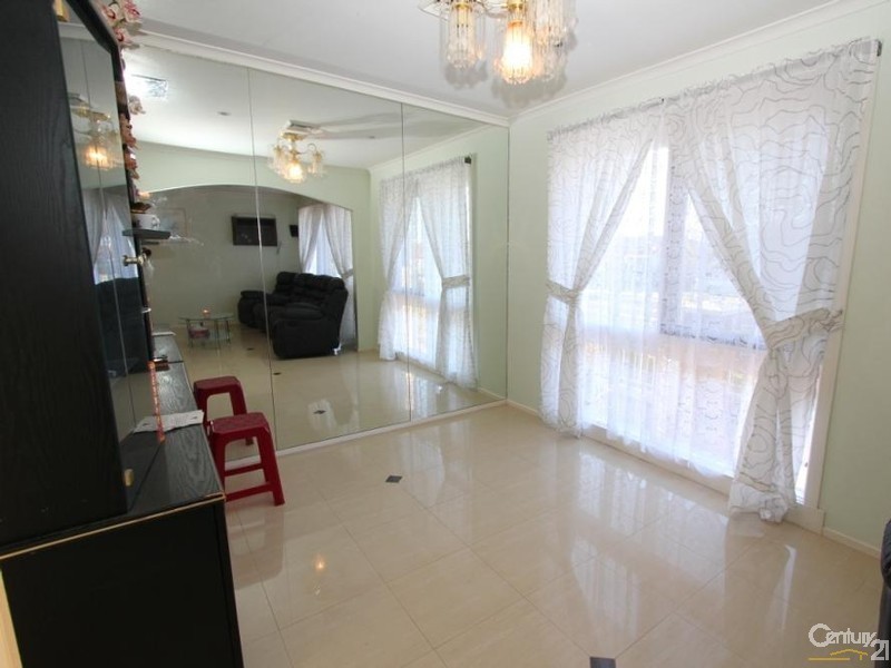 2 Larksong Court, Springvale South VIC 3172