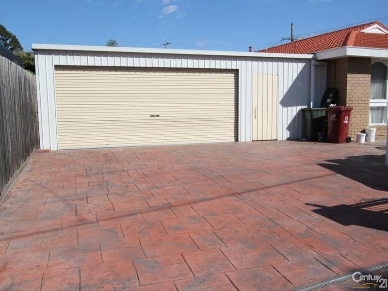 2 Larksong Court, Springvale South VIC 3172