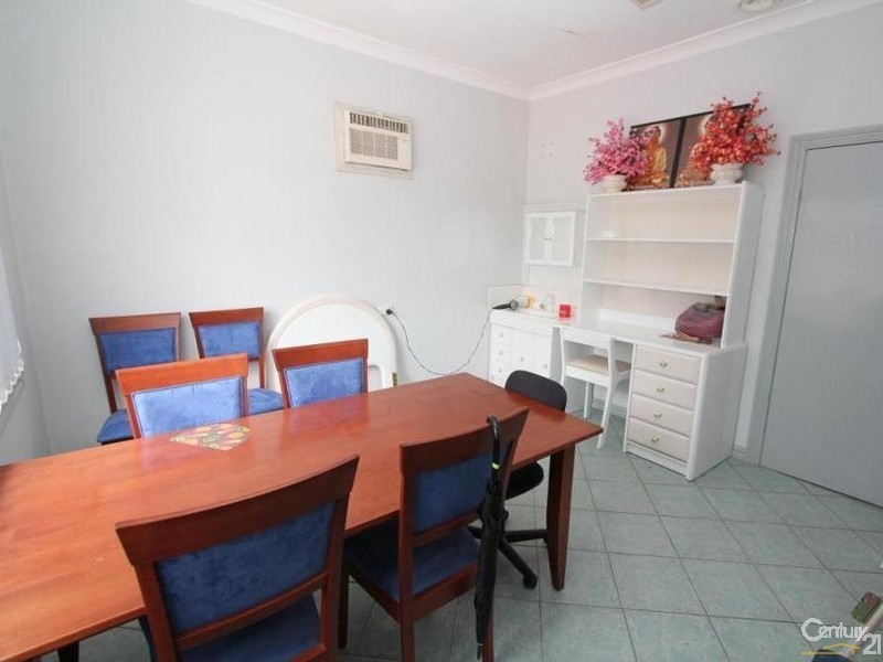 2 Ash Grove, Springvale VIC 3171