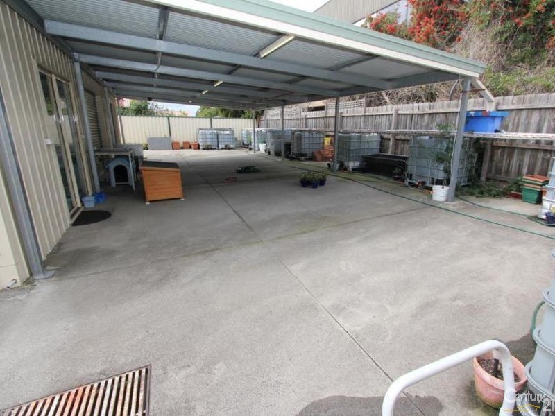 2 Ash Grove, Springvale VIC 3171