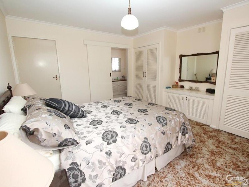 1 Woodstock Place, Springvale South VIC 3172