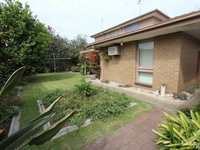 1 Woodstock Place, Springvale South VIC 3172