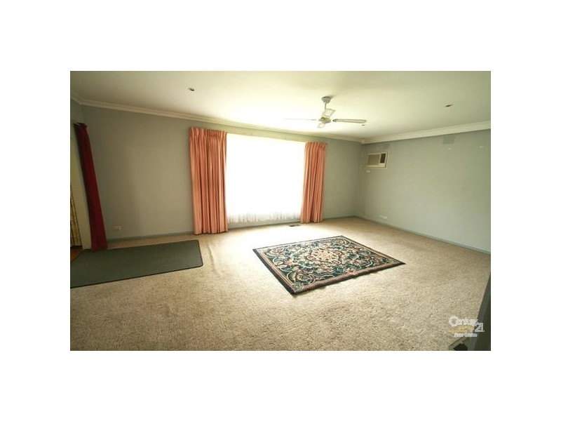 28 Dangerfield Drive, Springvale South VIC 3172